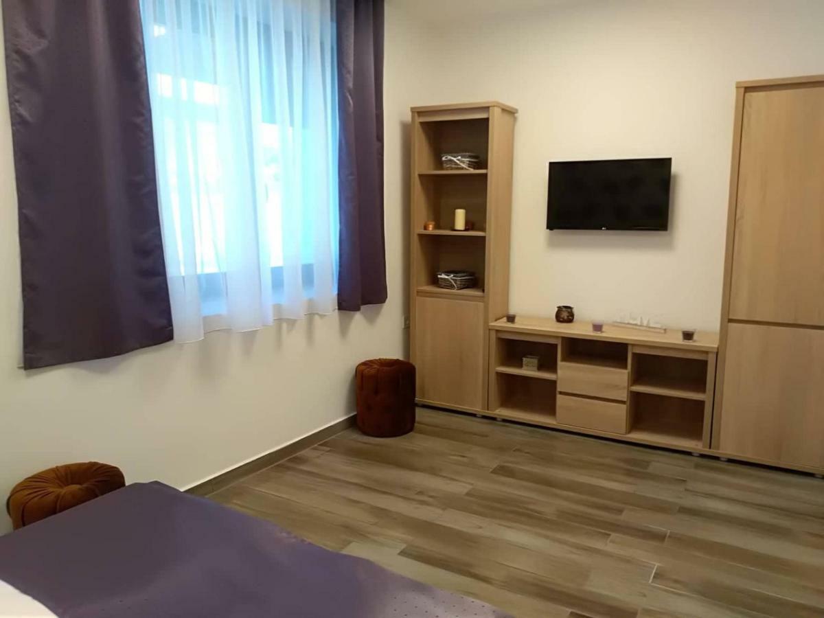 מלון Veszprém Alma Vendeghaz מראה חיצוני תמונה